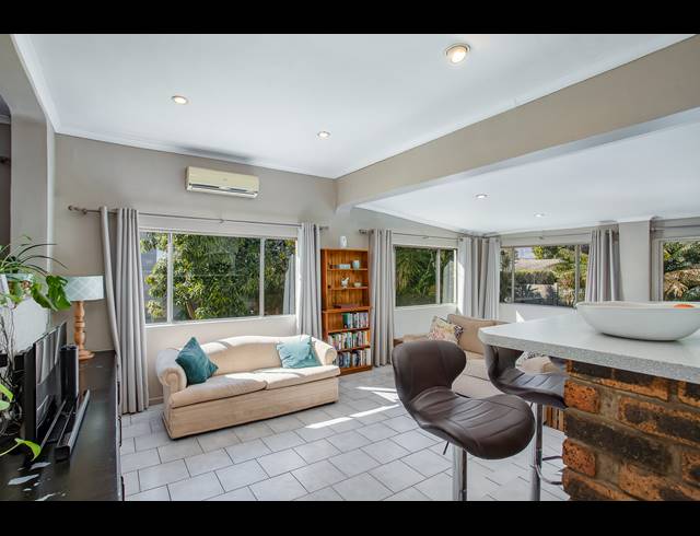 4 BEDROOM FREEHOLD FOR SALE IN PAARL NORTH